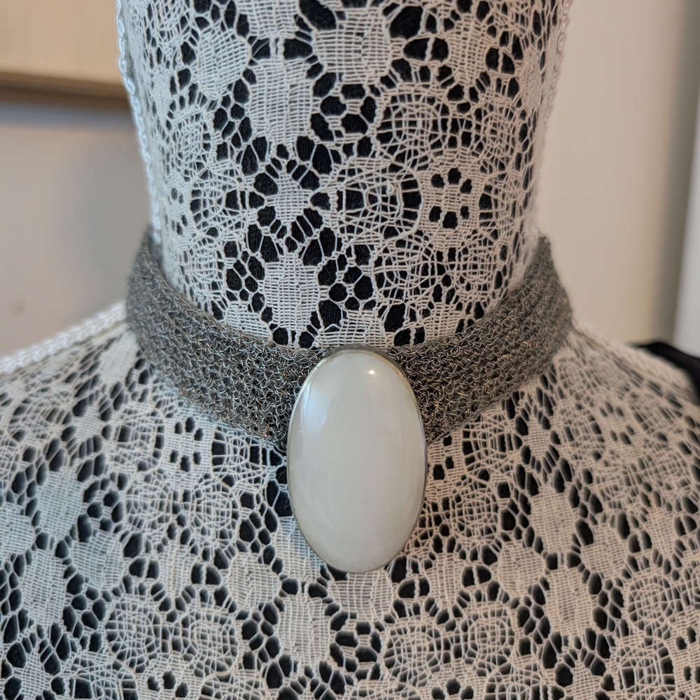 Elegant Silver Choker Necklace with White Stone